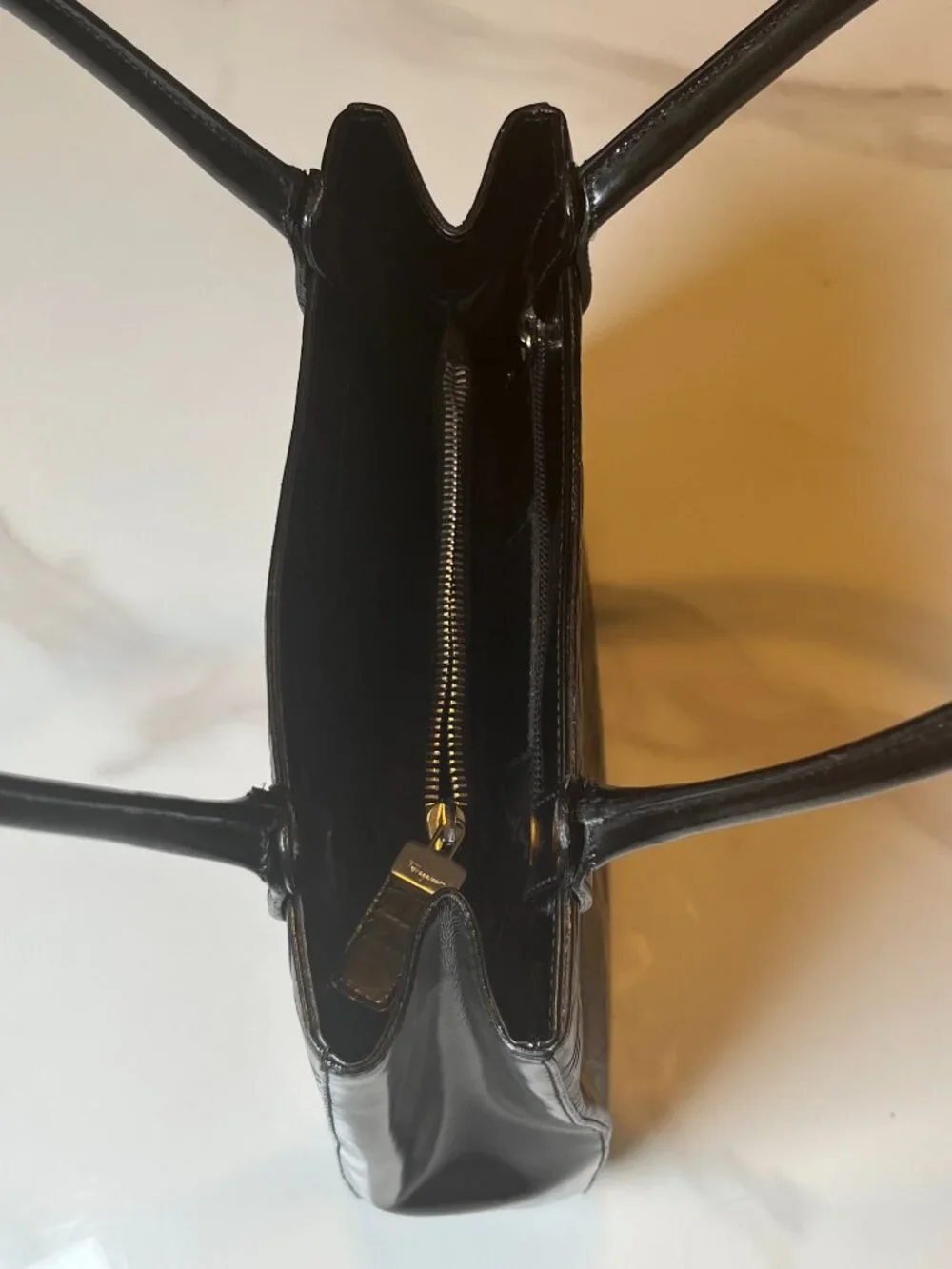 Ferragamo Gancini Embossed Black Leather Shoulder Bag AU-21 1796 - Picture 11 of 16